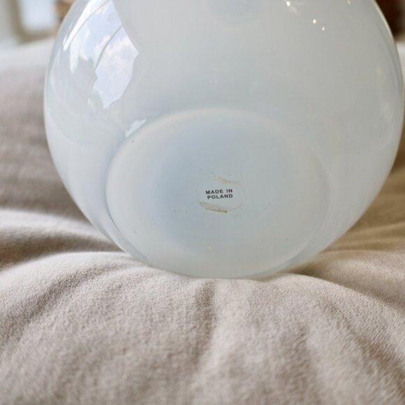 Polish Art Glass White Teardrop Vase - Picture 4 of 4